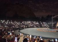 Συναυλία Θεοδωρίδου Κατράκειο: Σάλος από τις εικόνες συνωστισμού [pics+vid]