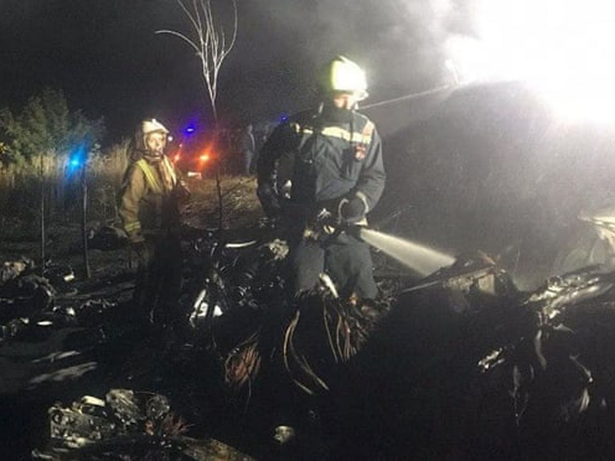 Συντριβή αεροσκάφους Ουκρανία: Καρέ καρέ η στιγμή που τυλίγεται στις φλόγες – Τι λέει ο μοναδικός επιζών