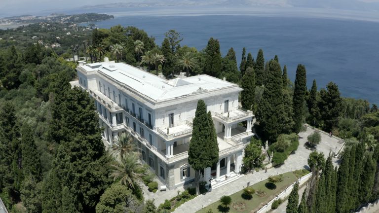 Μνημόνιο Συνεργασίας μεταξύ της ΕΤΑΔ Α.Ε. και του ΥΠΠΟΑ για την υλοποίηση των έργων του Αχιλλείου Κέρκυρας