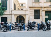 Δήμος Αθηναίων: 1.180 νέες θέσεις στάθμευσης δικύκλων στο κέντρο και τις γειτονιές