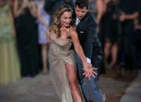 Σάκης Ρουβάς Ηρώδειο: Το φιλί και η ανθοδέσμη που έδωσε στην Κάτια Ζυγούλη Σάκης Ρουβάς Ηρώδειο: Το φιλί και η ανθοδέσμη που έδωσε στην Κάτια Ζυγούλη