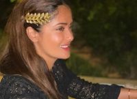 Salma Hayek Πάρος: Απολαμβάνει τις διακοπές της στην Ελλάδα – Χορεύει ζεϊμπέκικο και σπάει πιάτα Salma Hayek Πάρος: Απολαμβάνει τις διακοπές της στην Ελλάδα – Χορεύει ζεϊμπέκικο και σπάει πιάτα