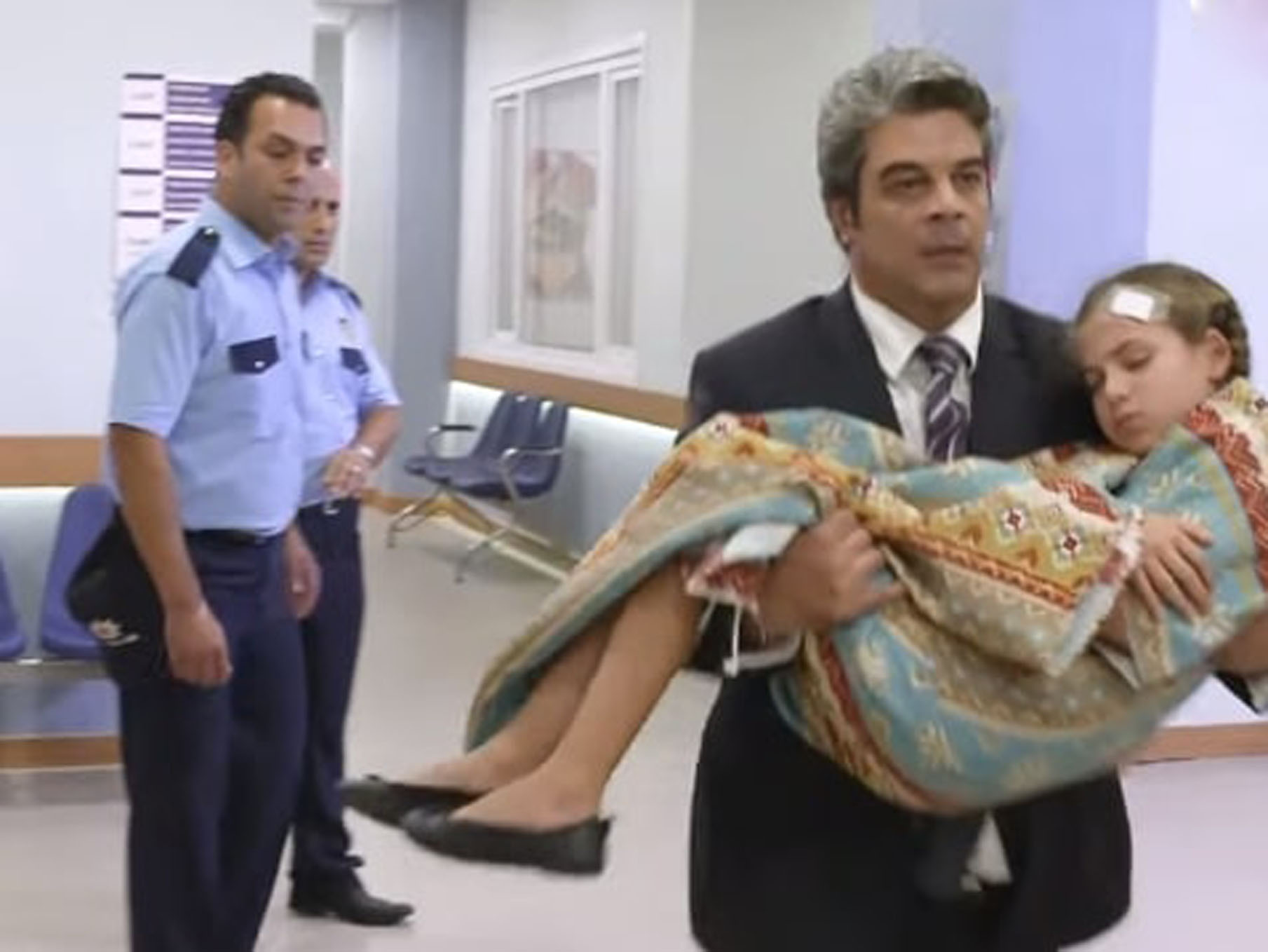 Ελίφ επεισόδιο 681: Τι θα δούμε σήμερα Δευτέρα 28/09 – Ο Ταρίκ ξεφεύγει από τους αστυνομικούς
