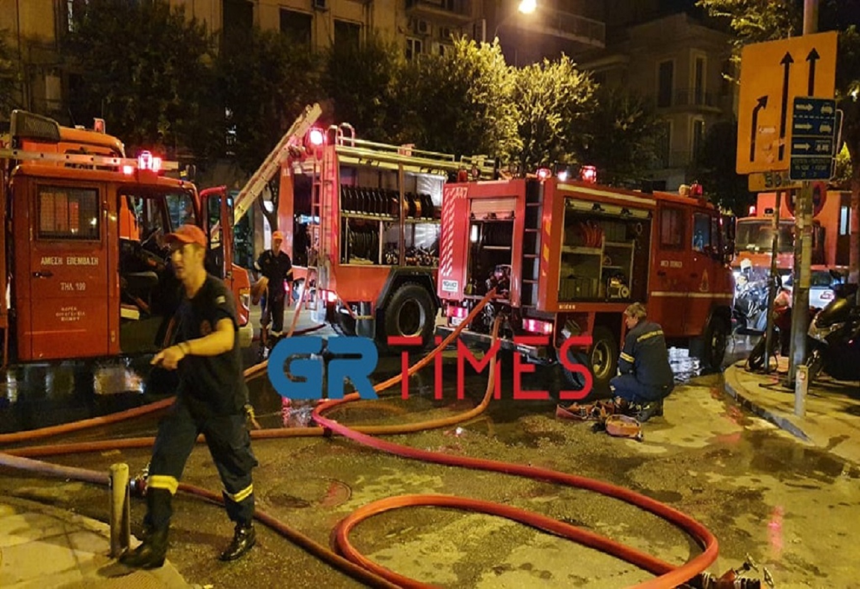 Θεσσαλονίκη φωτιά: Μεγάλη πυρκαγιά σε πολυκατοικία – Απεγκλωβισμοί και 10 άτομα στο νοσοκομείο