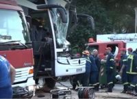 Τροχαίο στην Ακτή Μιαούλη: Λεωφορείο «καρφώθηκε» πάνω σε κολόνα Τροχαίο στην Ακτή Μιαούλη: Λεωφορείο «καρφώθηκε» πάνω σε κολόνα