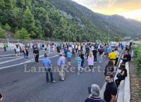 Καμένα Βούρλα: Κάτοικοι άφησαν νηστικά τα προσφυγόπουλα για να τα διώξουν