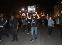 Υπόθεση Μπριόνα Τέιλορ: Δεύτερη νύκτα διαδηλώσεων στο Λούιβιλ Υπόθεση Μπριόνα Τέιλορ: Δεύτερη νύκτα διαδηλώσεων στο Λούιβιλ