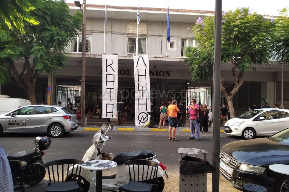 Χανιά: Υπό κατάληψη το δημαρχείο της πόλης