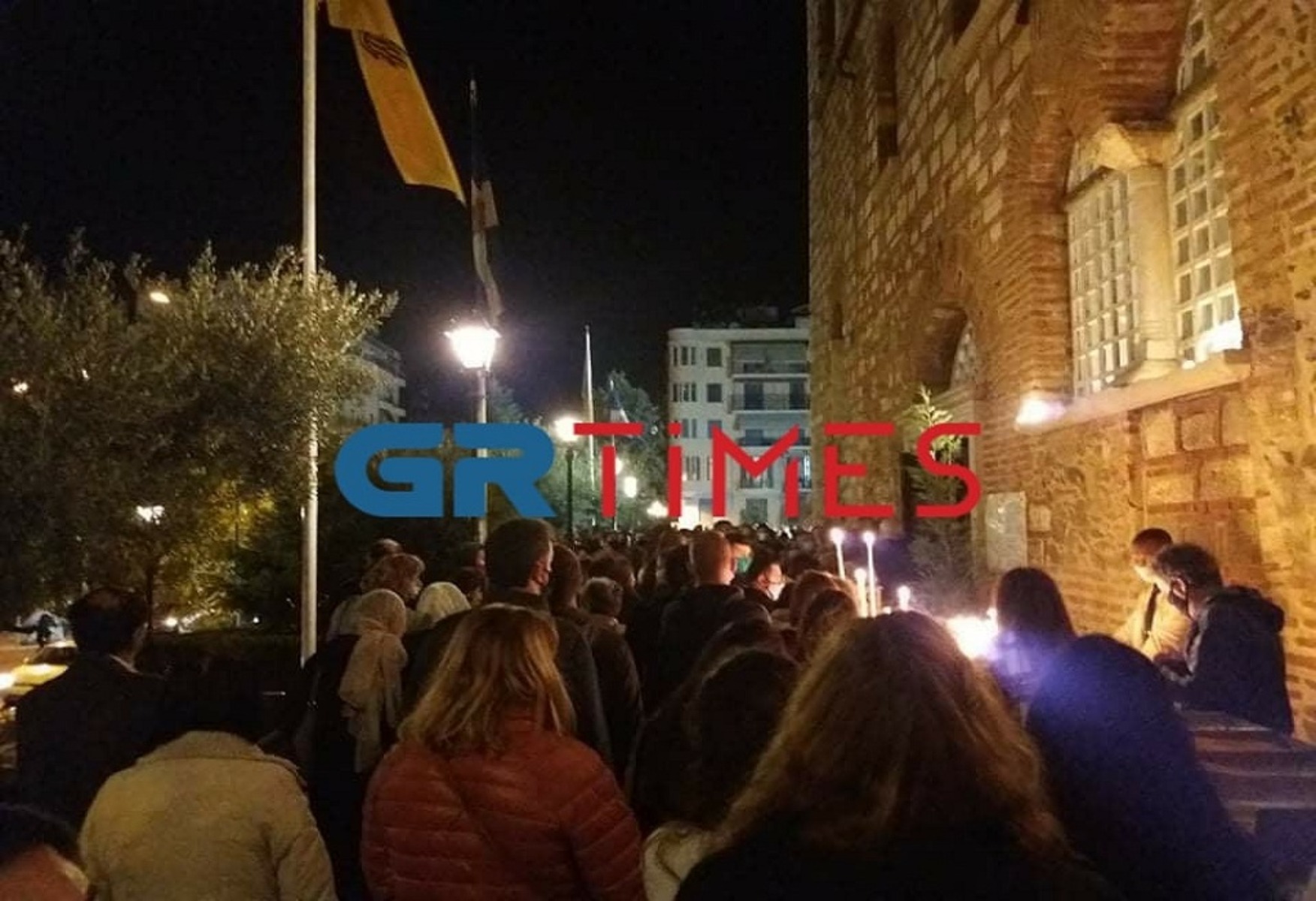 Άγιος Δημήτριος: Ουρές πιστών έξω από την εκκλησία στην Θεσσαλονίκη