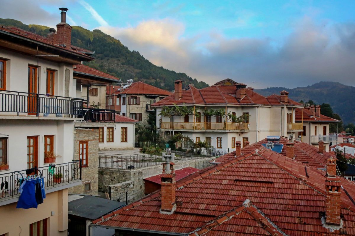 Φιλιππιάδα κορωνοϊός: Συναγερμός μετά από συρροή κρουσμάτων σε κηδεία