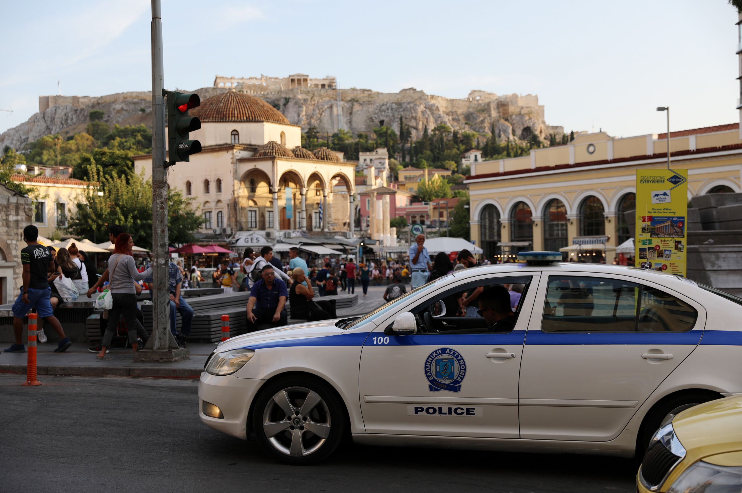 Κορωνοϊός Ελλάδα: Επιχειρήσεις της ΕΛ.ΑΣ σε πλατείες της Αθήνας