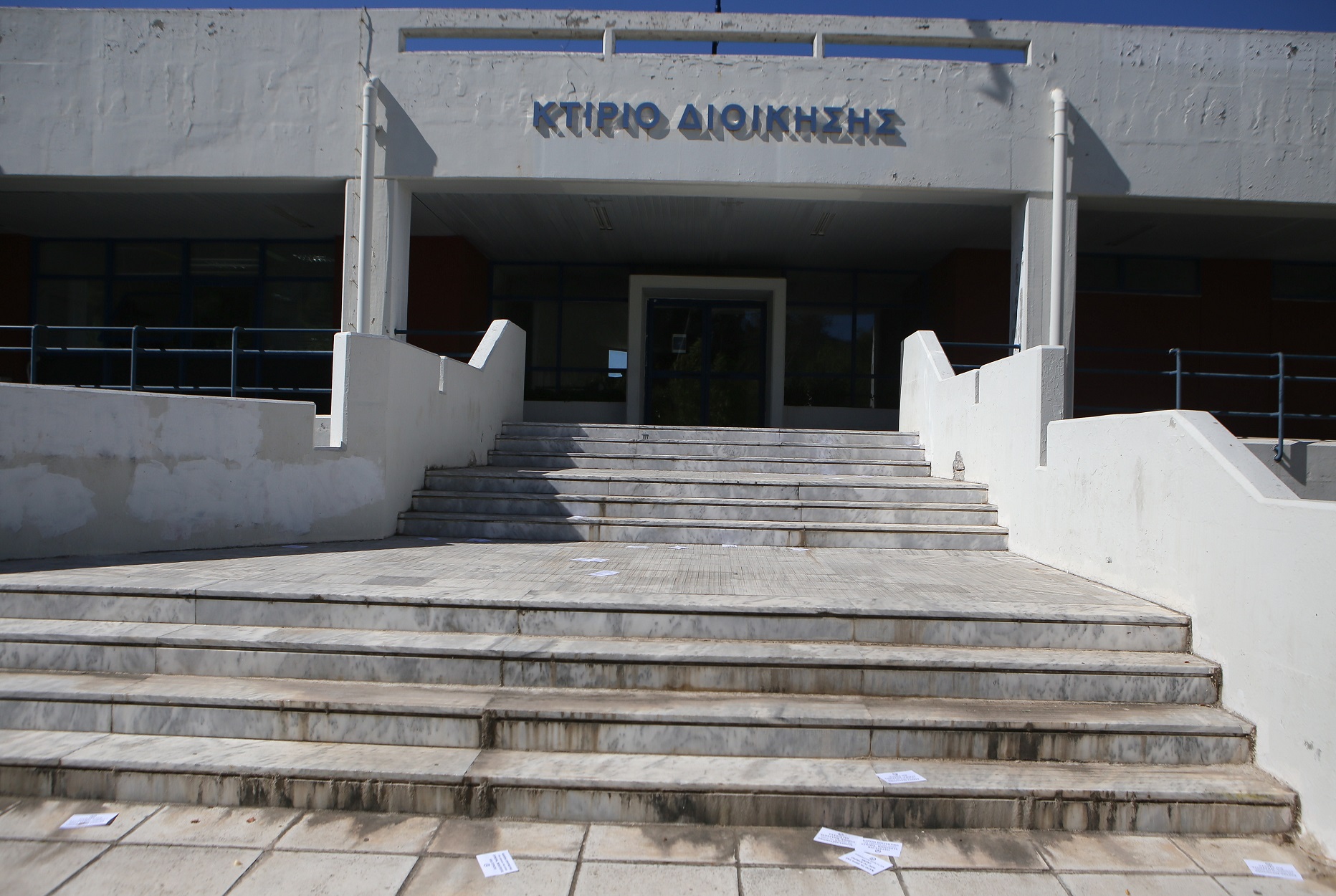 Πολυτεχνειούπολη: Εισβολή κουκουλοφόρων στο γραφείο του πρύτανη