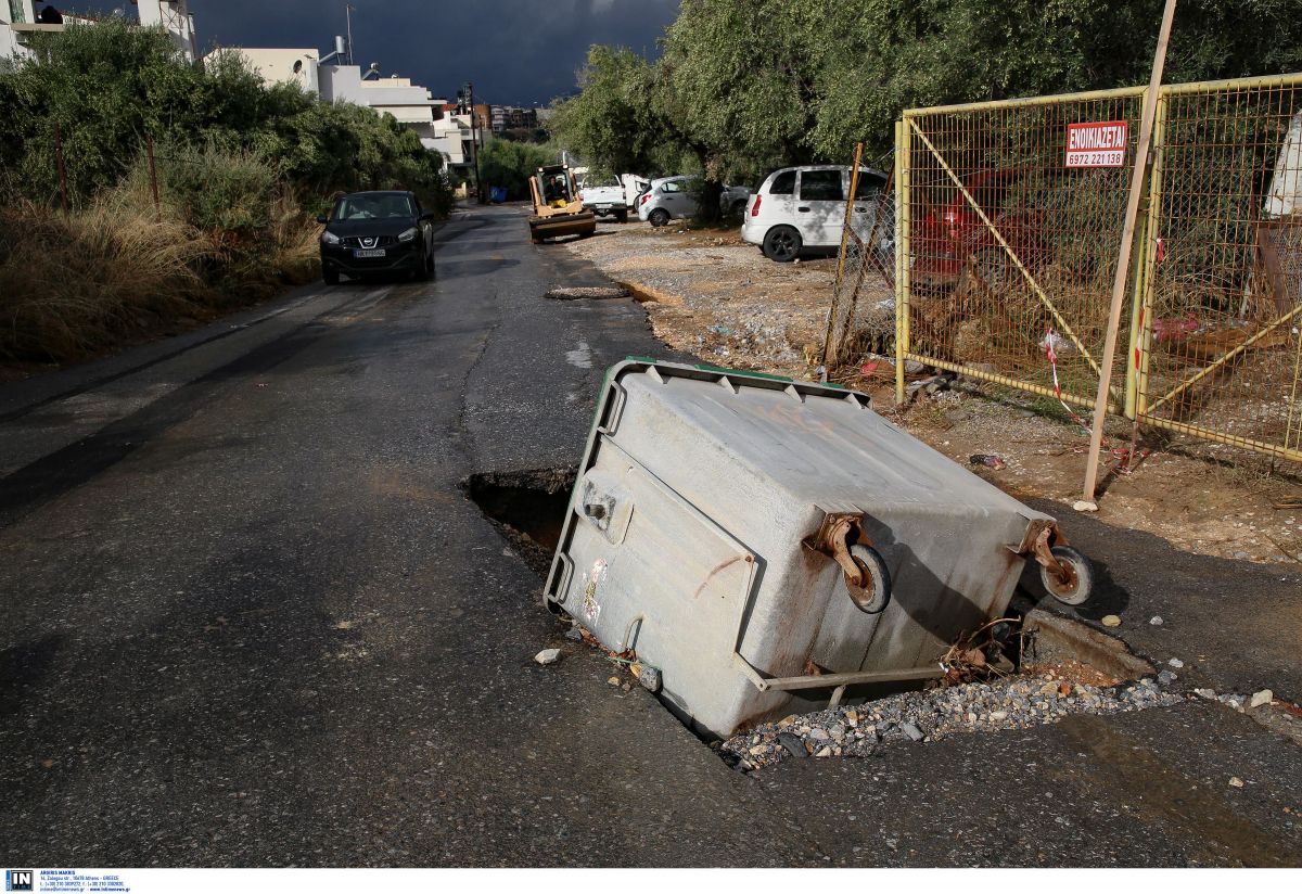 Ηράκλειο πλημμύρες: Ποτάμια έγιναν οι δρόμοι – Εγκλωβισμένοι οι οδηγοί