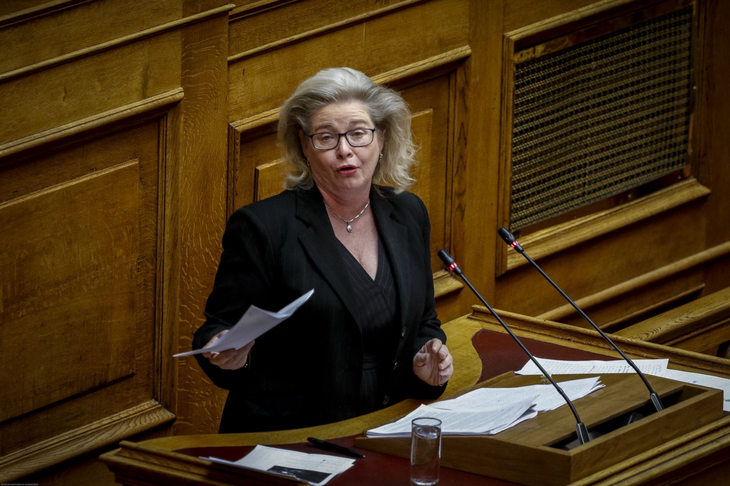 Ζαρούλια μετακλητή υπάλληλος: Μετά τον σάλο, δεν προχωράει ο διορισμός της