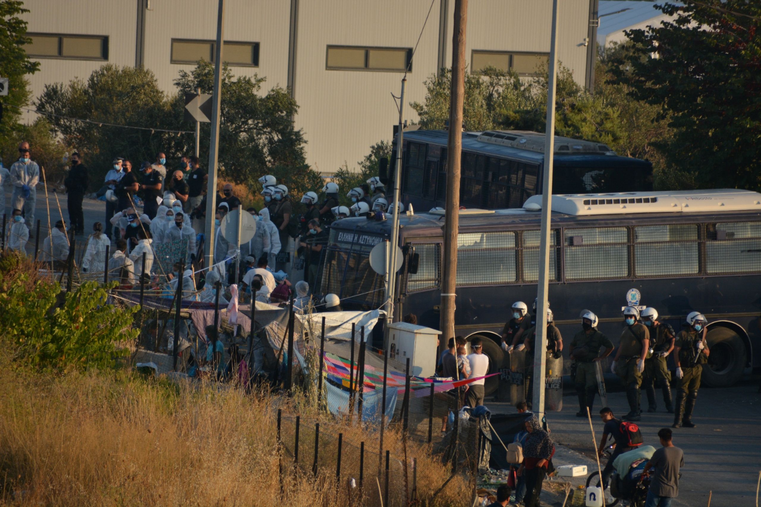 Κορωνοϊός Ελλάδα: Τρεις αστυνομικοί θετικοί στο Καρά Τεπέ – 15 σε καραντίνα