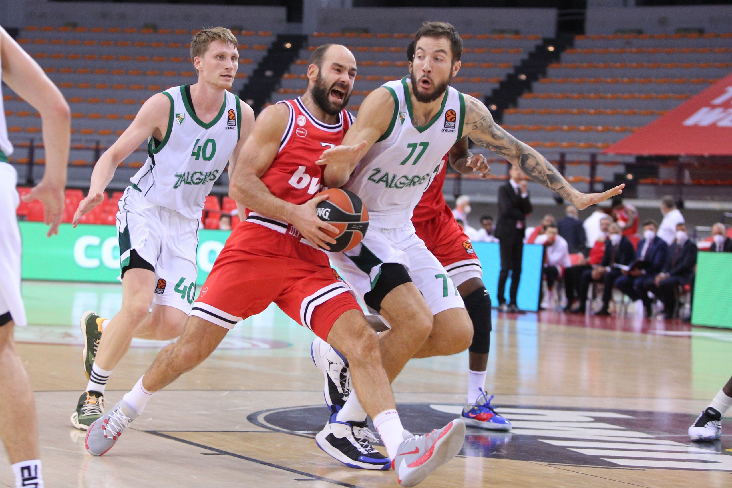 Ολυμπιακός – Ζαλγκίρις: 67-68