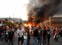 Δολοφονία 18χρονου Ρομά: Σοβαρά επεισόδια με φωτιές και μπλόκα – Αποκλεισμένοι δρόμοι σε πέντε νομούς Δολοφονία 18χρονου Ρομά: Σοβαρά επεισόδια με φωτιές και μπλόκα – Αποκλεισμένοι δρόμοι σε πέντε νομούς