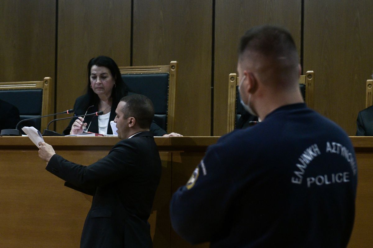 Δίκη Χρυσής Αυγής: Συνεχίζεται σήμερα η διαδικασία – «Κατενάτσιο» παίζουν Κασιδιάρης και Λαγός