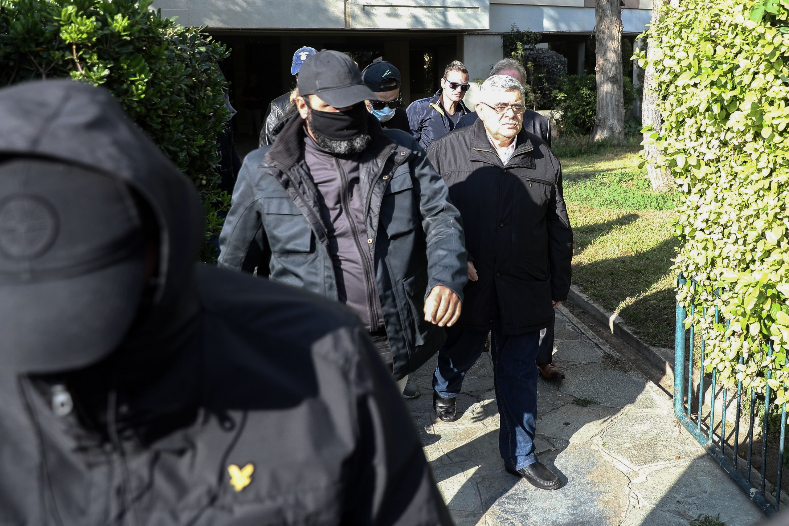 Χρυσή Αυγή συλλήψεις: Στη ΓΑΔΑ Κασιδιάρης, Γερμενής, Ηλιόπουλος – Συλλαμβάνονται όσοι δεν παραδόθηκαν