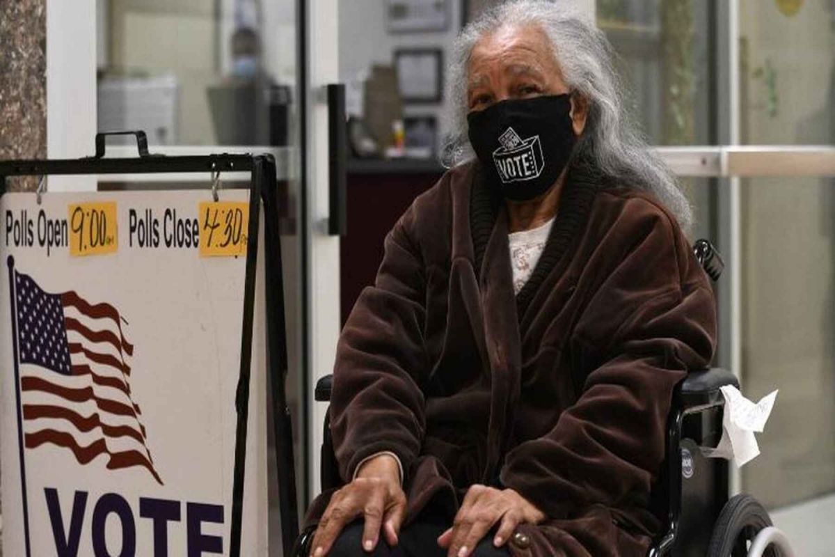 Αμερικανικές εκλογές: Γυναίκα 94 ετών ταξίδεψε πάνω από 1.000 χιλιόμετρα για να ψηφίσει