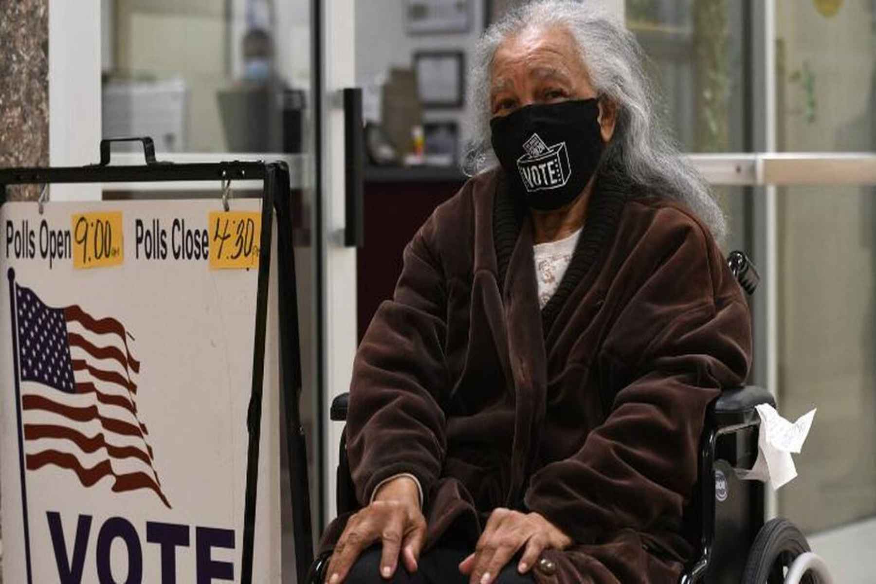 Αμερικανικές εκλογές: Γυναίκα 94 ετών ταξίδεψε πάνω από 1.000 χιλιόμετρα για να ψηφίσει