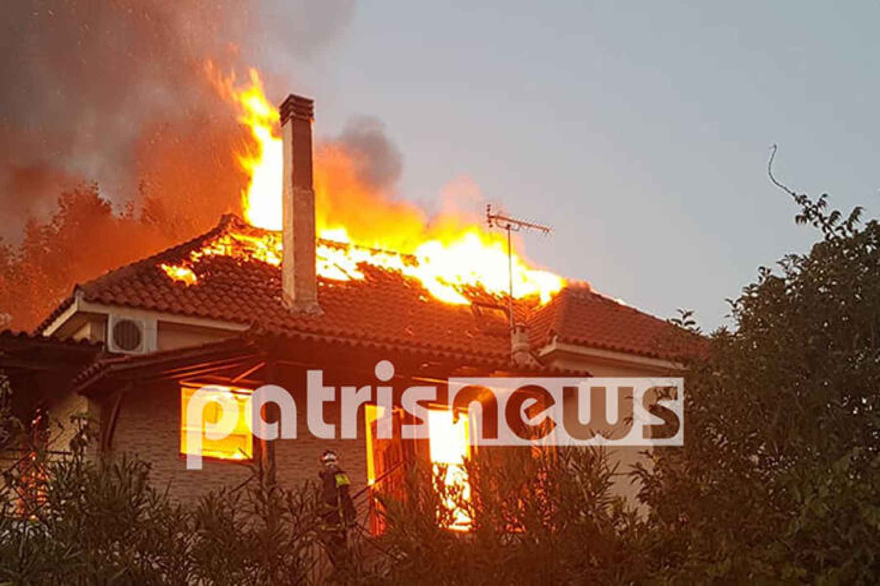 Φωτιά στον Άγιο Ηλία Πύργου: Τυλίχτηκε στις φλόγες σπίτι