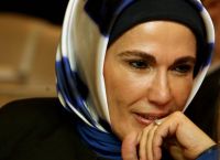 Εμινέ Ερντογάν: Σάλος στην Τουρκία με τα γαλλικά γούστα της συζύγου του προέδρου Εμινέ Ερντογάν: Σάλος στην Τουρκία με τα γαλλικά γούστα της συζύγου του προέδρου