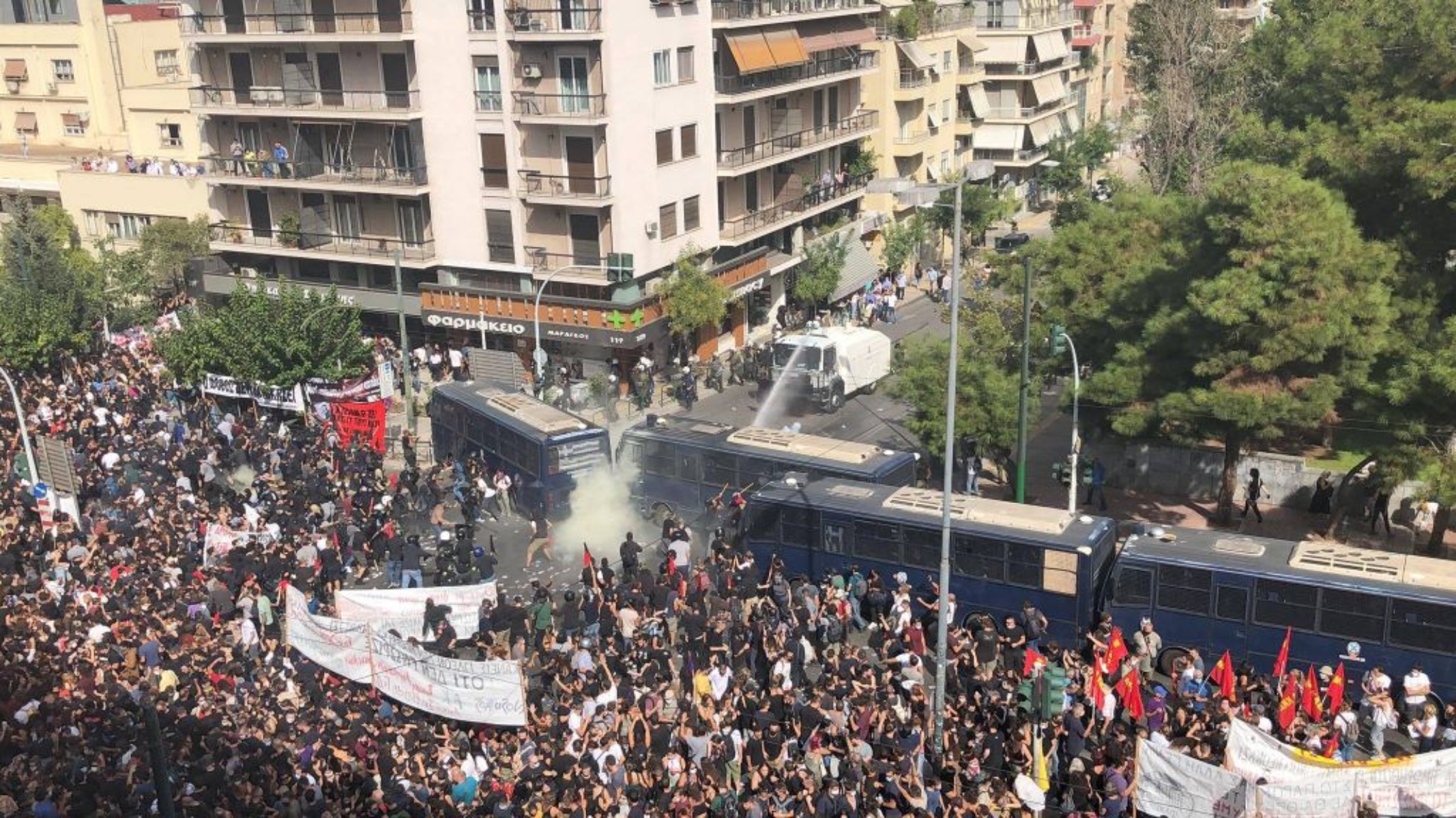 Δίκη Χρυσής Αυγής: Σφοδρές αντιδράσεις για τα χημικά στην πορεία