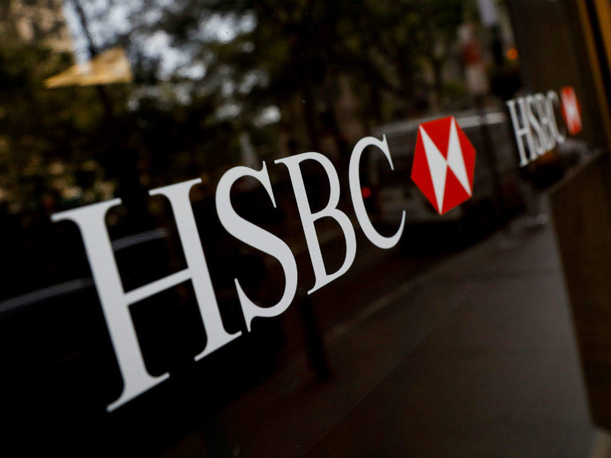 HSBC: Οι φιλόδοξοι στόχοι για τη μετάβαση σε μια οικονομία καθαρών μηδενικών εκπομπών άνθρακα