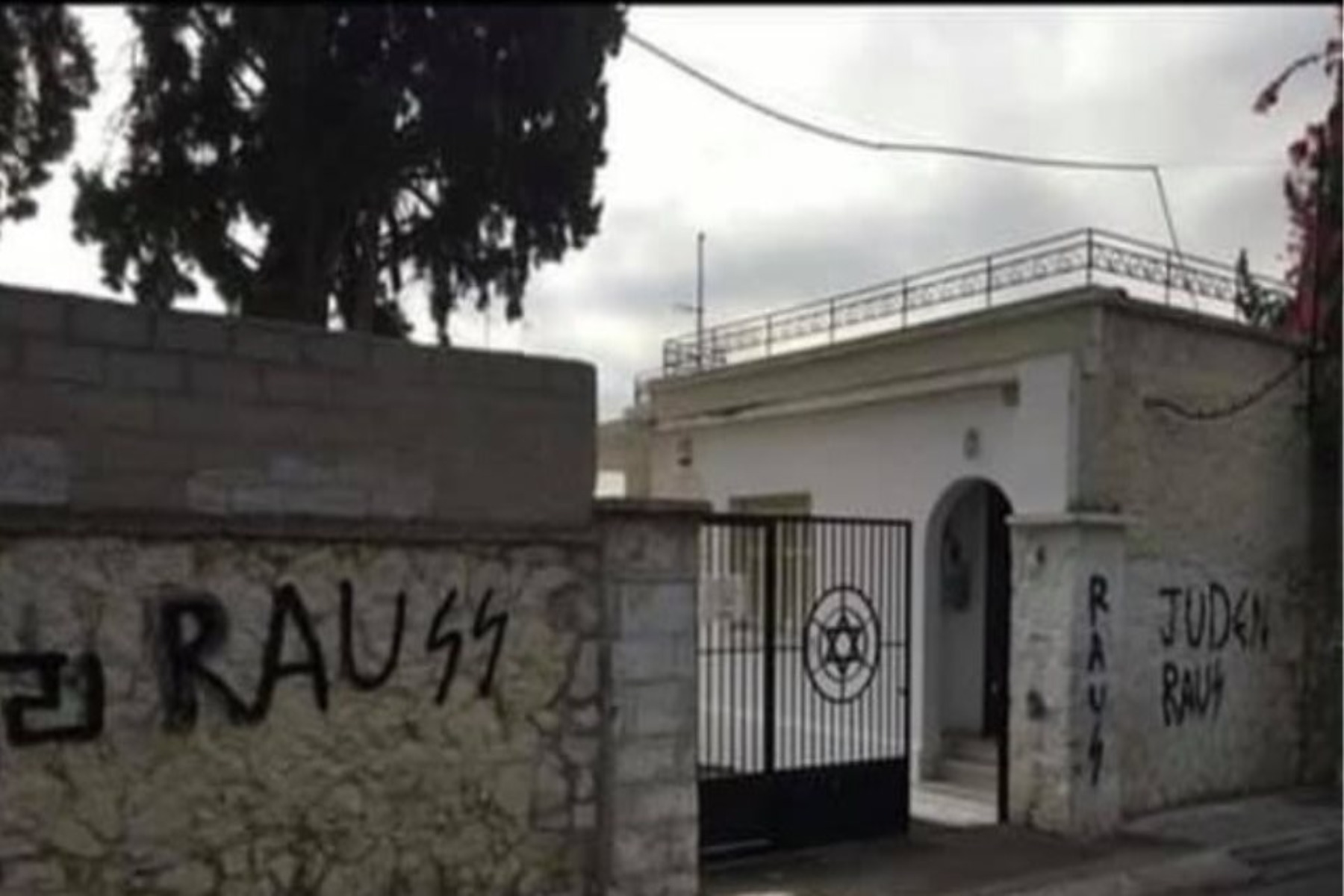 Εβραϊκό Νεκροταφείο Αθηνών βανδαλισμός: Το βεβήλωσαν με ναζιστικά συνθήματα