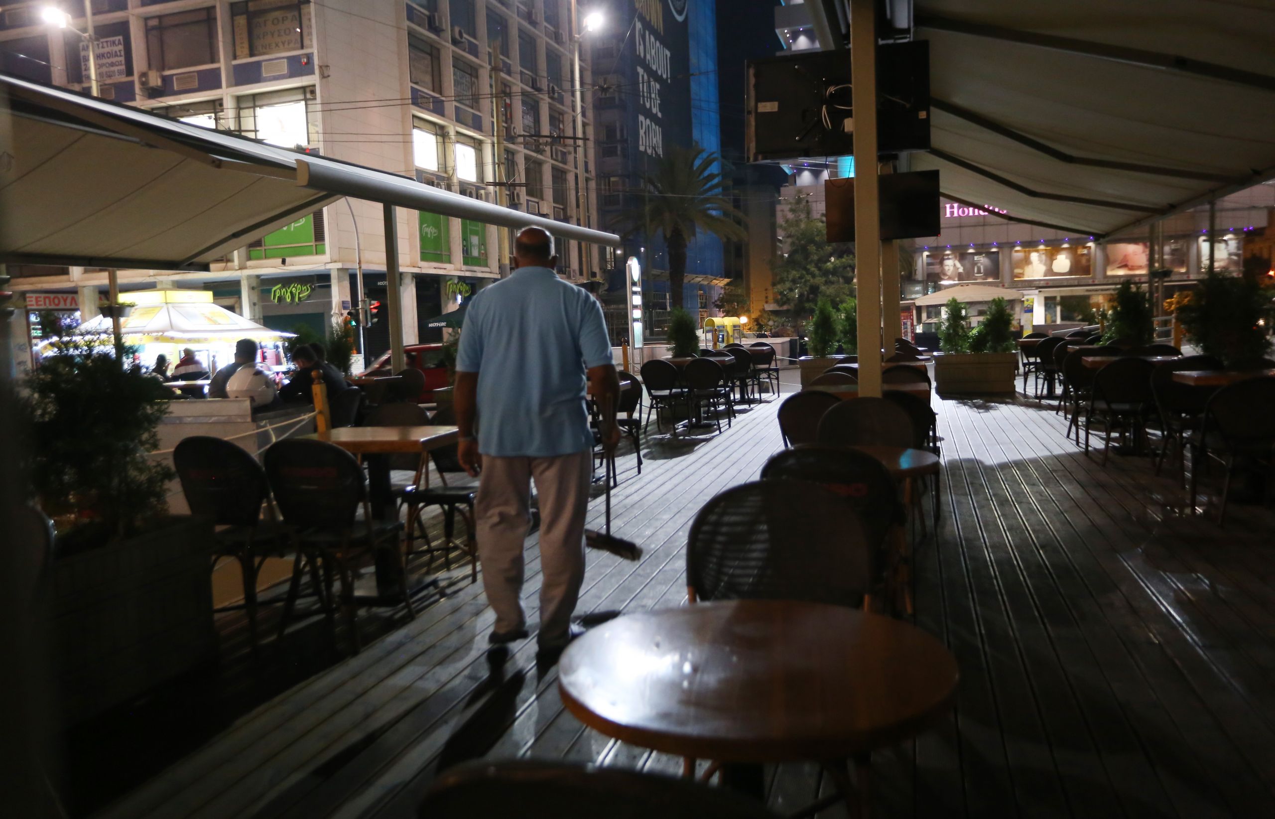 Νέα μέτρα για κορωνοϊό: Άδειασαν Αθήνα και Θεσσαλονίκη – Έρημοι δρόμοι [pics]