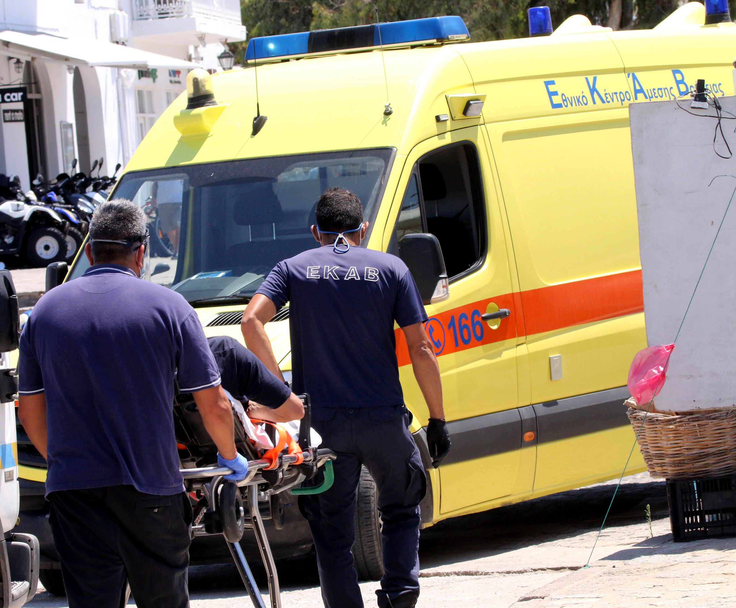 Τροχαίο Ποσειδώνος: Απεγκλωβίστηκε τραυματισμένο άτομο από αυτοκίνητο