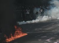 Βουλευτής του ΣΥΡΙΖΑ τραυματίστηκε από δακρυγόνο έξω από το Εφετείο