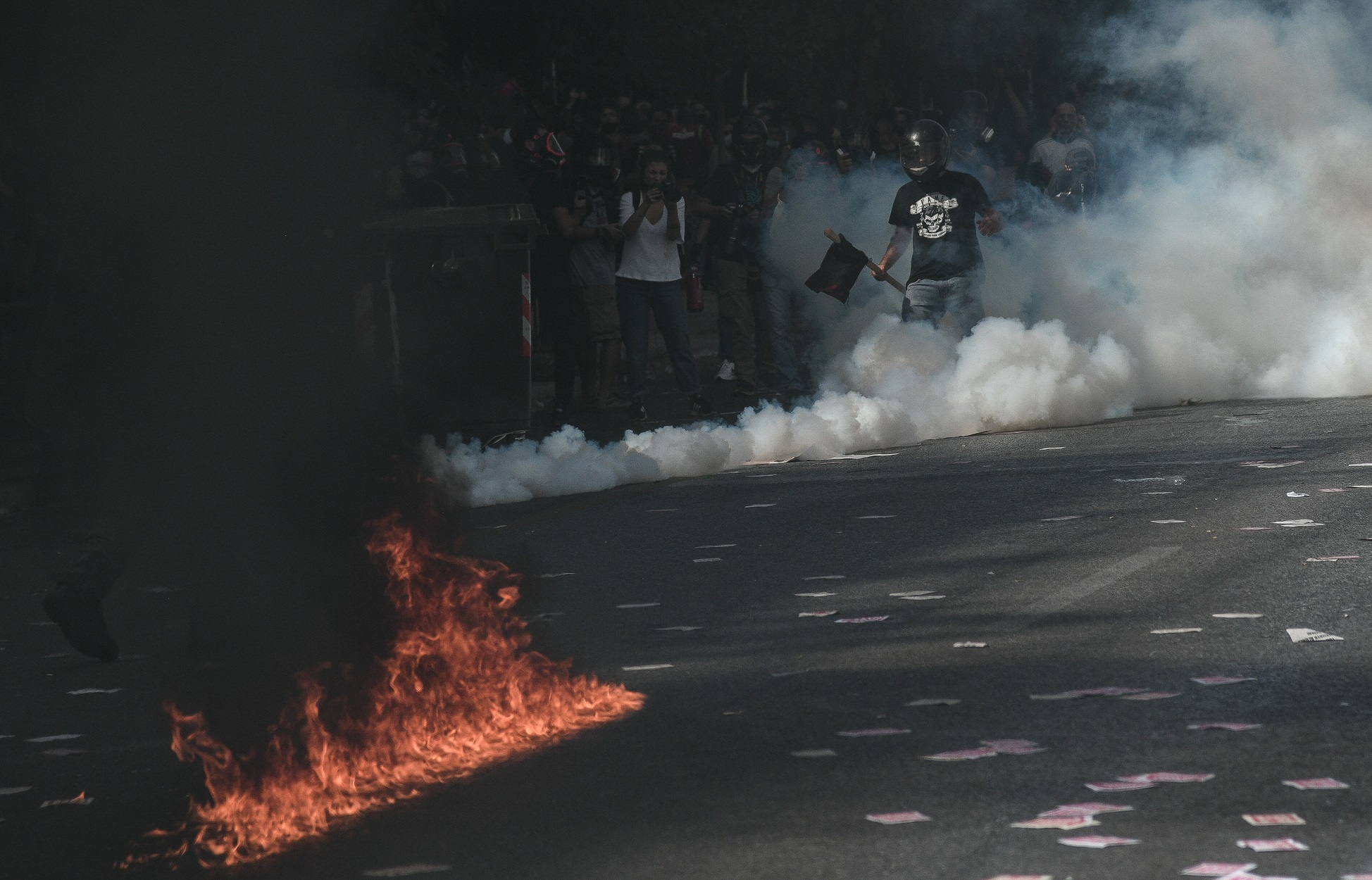 Βουλευτής του ΣΥΡΙΖΑ τραυματίστηκε από δακρυγόνο έξω από το Εφετείο