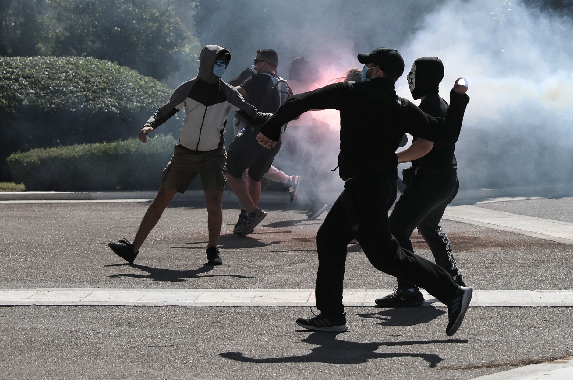 Πανεκπαιδευτικό συλλαλητήριο στην Αθήνα: Επεισόδια και χημικά – Κλειστό το κέντρο