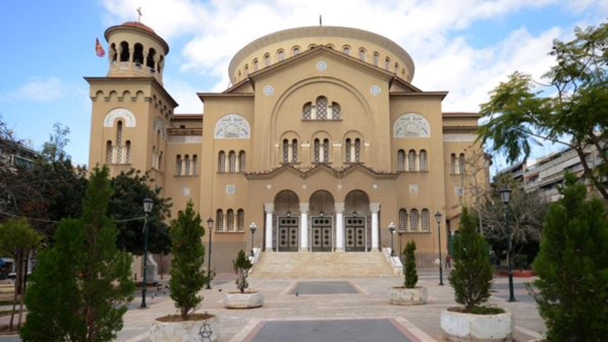 Κορωνοϊός Αθήνα: Θετικοί στον ιό ο ιερέας και ο ψάλτης του Αγίου Παντελεήμονα στην Αχαρνών