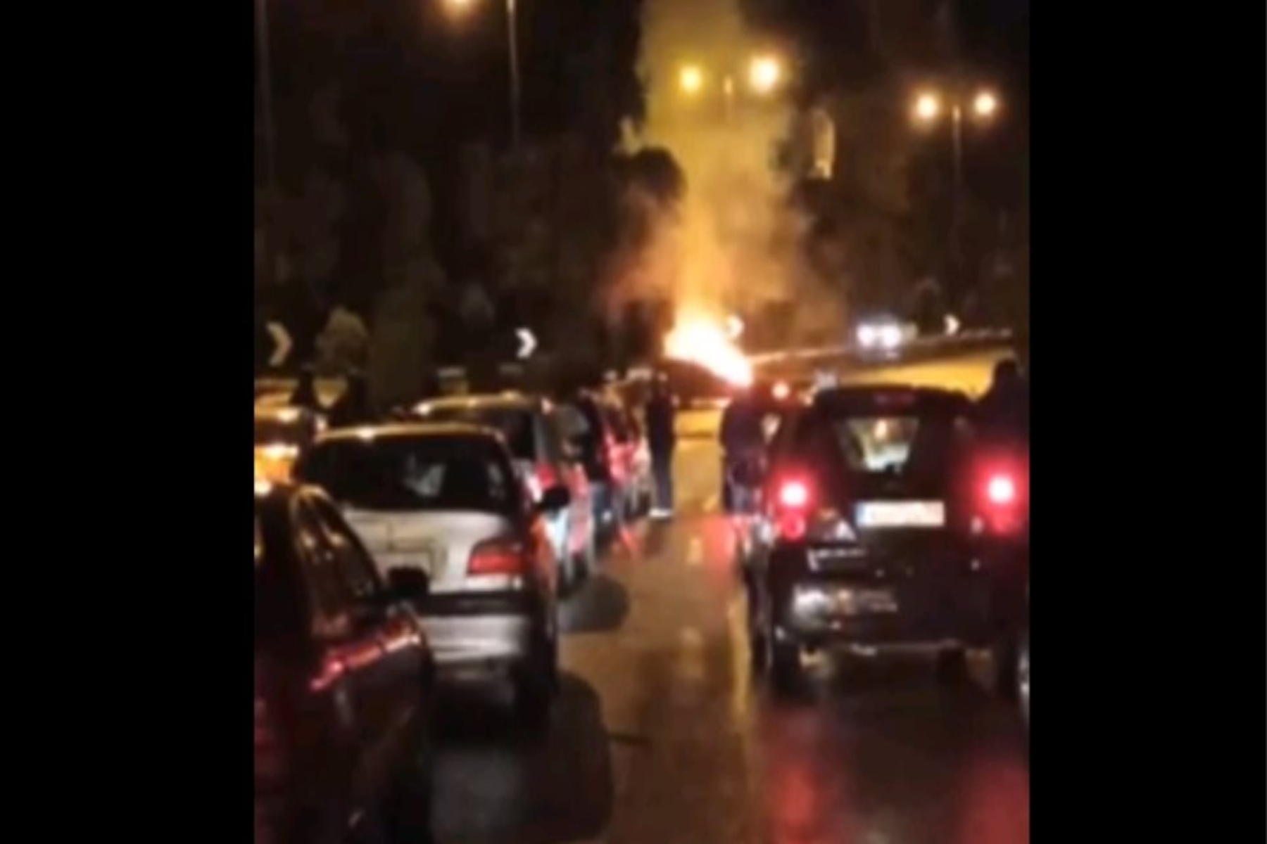 Τροχαίο: Αυτοκίνητο τυλίχτηκε στις φλόγες στην Κατεχάκη
