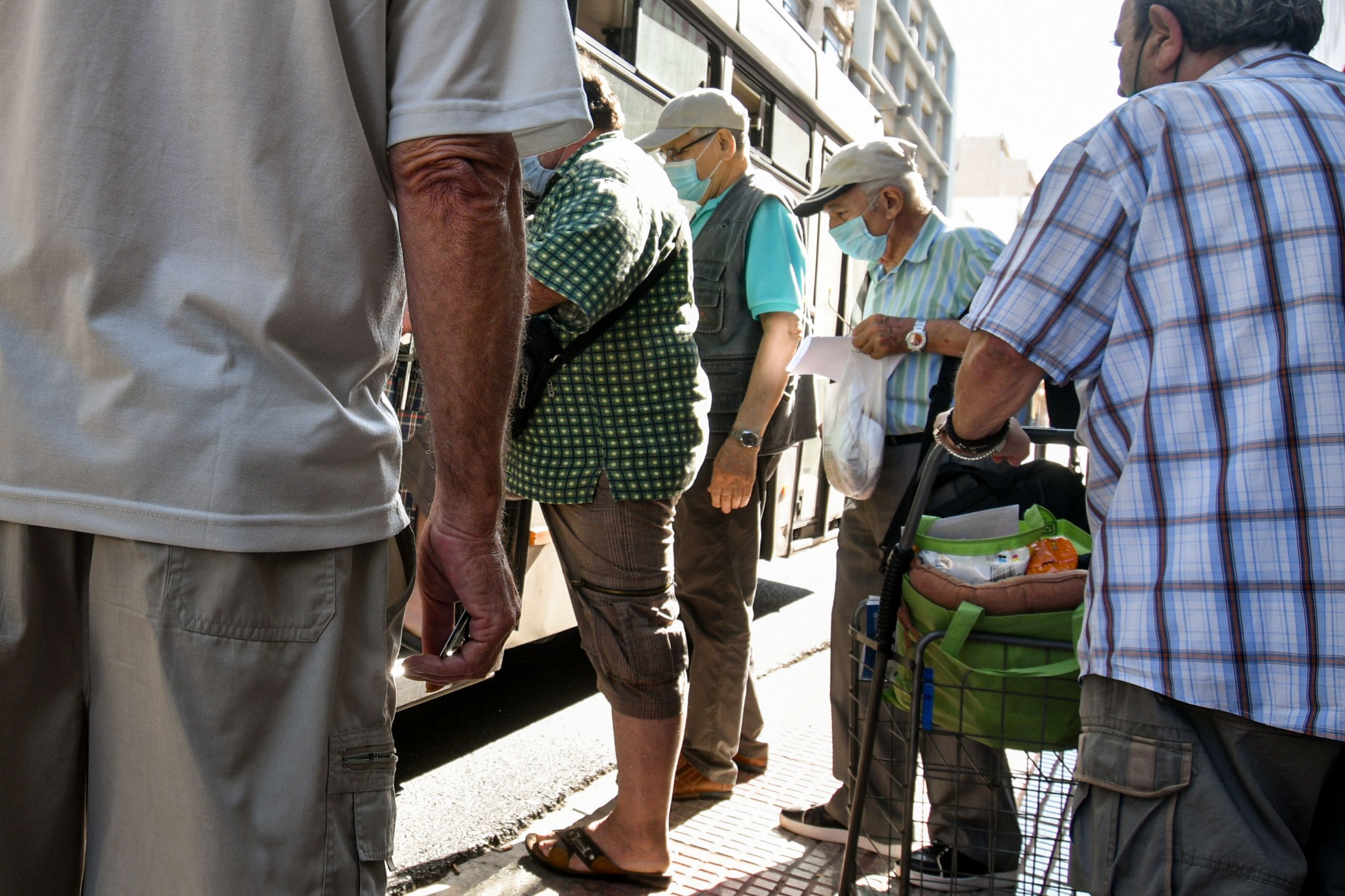 Ελλάδα κορωνοϊός: Υγειονομικές «βόμβες» τα γηροκομεία και οι κηδείες – Ραγδαία η αύξηση των κρουσμάτων