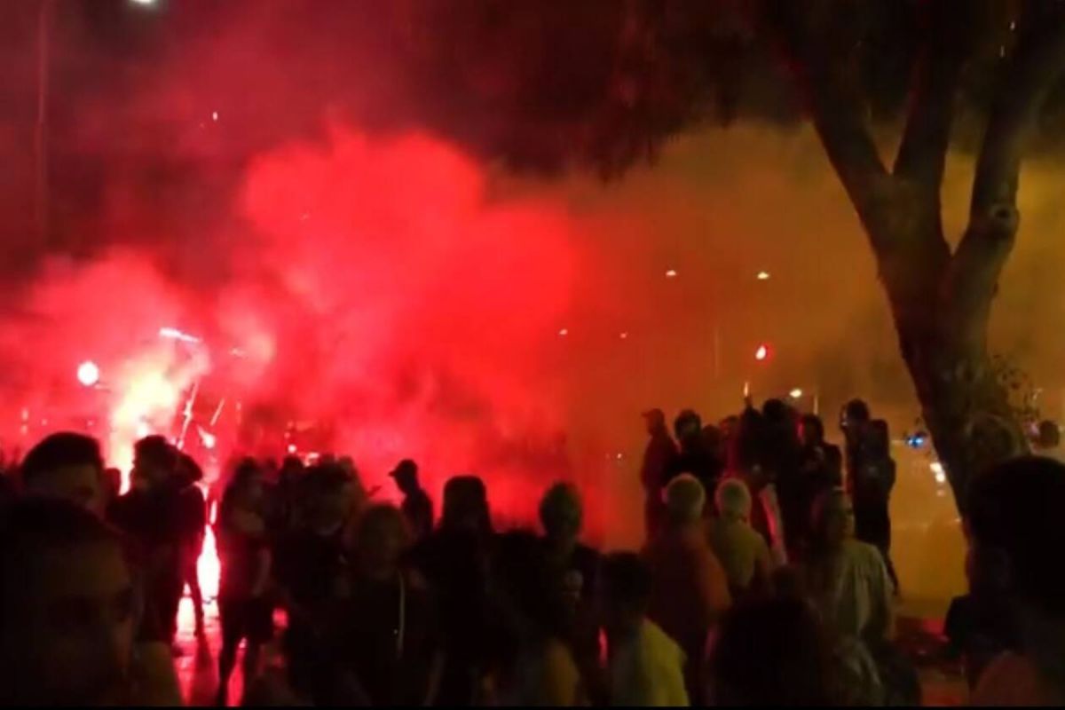 Αρνητές μάσκας Κύπρος: Επεισόδια στη Λεμεσό – Φωτιές, καμένα περιπολικά και τραυματίες