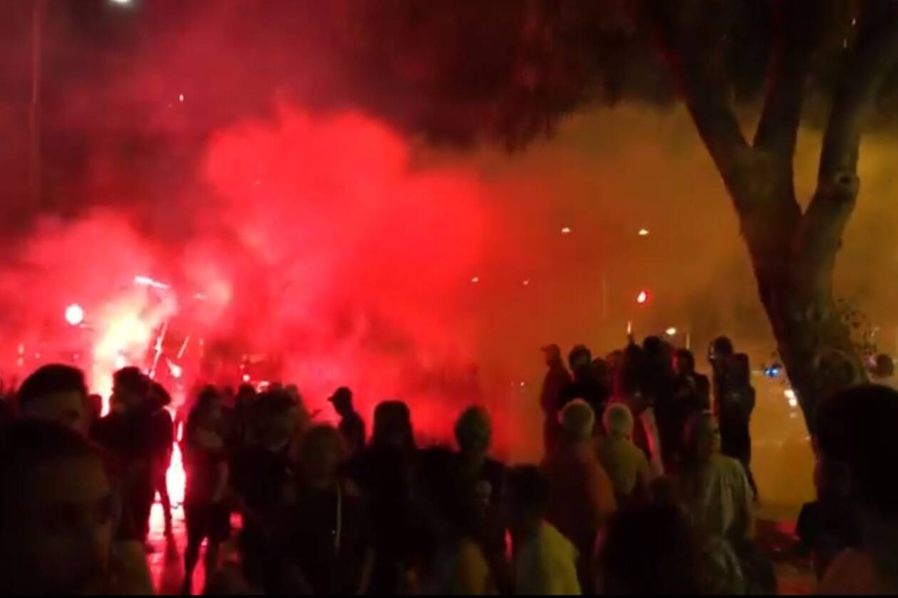 Αρνητές μάσκας Κύπρος: Επεισόδια στη Λεμεσό – Φωτιές, καμένα περιπολικά και τραυματίες