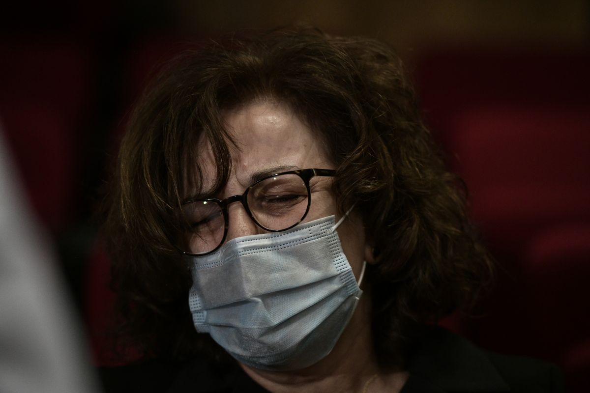 Μάγδα Φύσσα δίκη: Κατέρρευσε η μητέρα του Παύλου – Δάκρυα χαράς και λυγμοί ανακούφισης [pics]