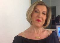 Η Ιωάννα Μάνδρου έχει δίδυμη αδελφή και είναι ολόιδιες Η Ιωάννα Μάνδρου έχει δίδυμη αδελφή και είναι ολόιδιες