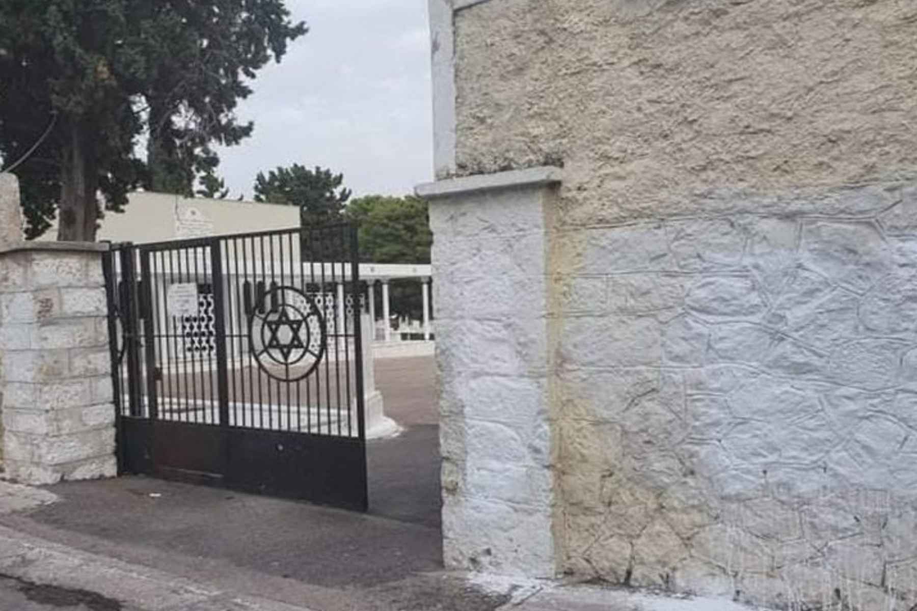 Εβραϊκό Νεκροταφείο Αθηνών βανδαλισμός: Καθαρίστηκε από τον Δήμο Αθηναίων