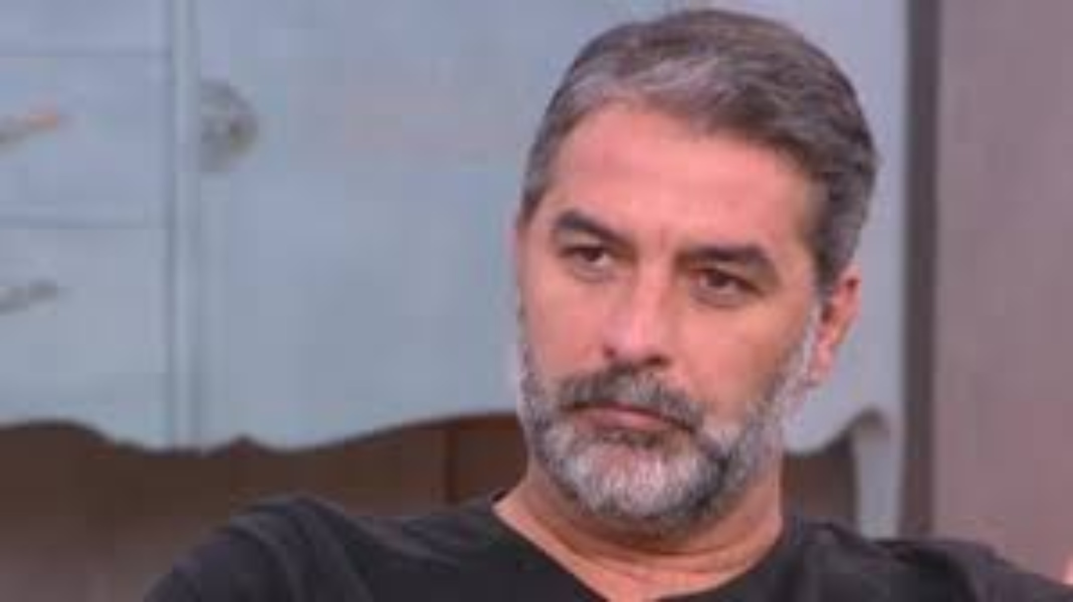 Βασίλης Μπισμπίκης: Τι αποκαλύπτει για τον ρόλο του στις Άγριες Μέλισσες