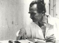 Νίκος Καζαντζάκης: Ο λογοτέχνης και φιλόσοφος που έδωσε την ταυτότητα του «Ζορμπά» στους νεοέλληνες Νίκος Καζαντζάκης: Ο λογοτέχνης και φιλόσοφος που έδωσε την ταυτότητα του «Ζορμπά» στους νεοέλληνες