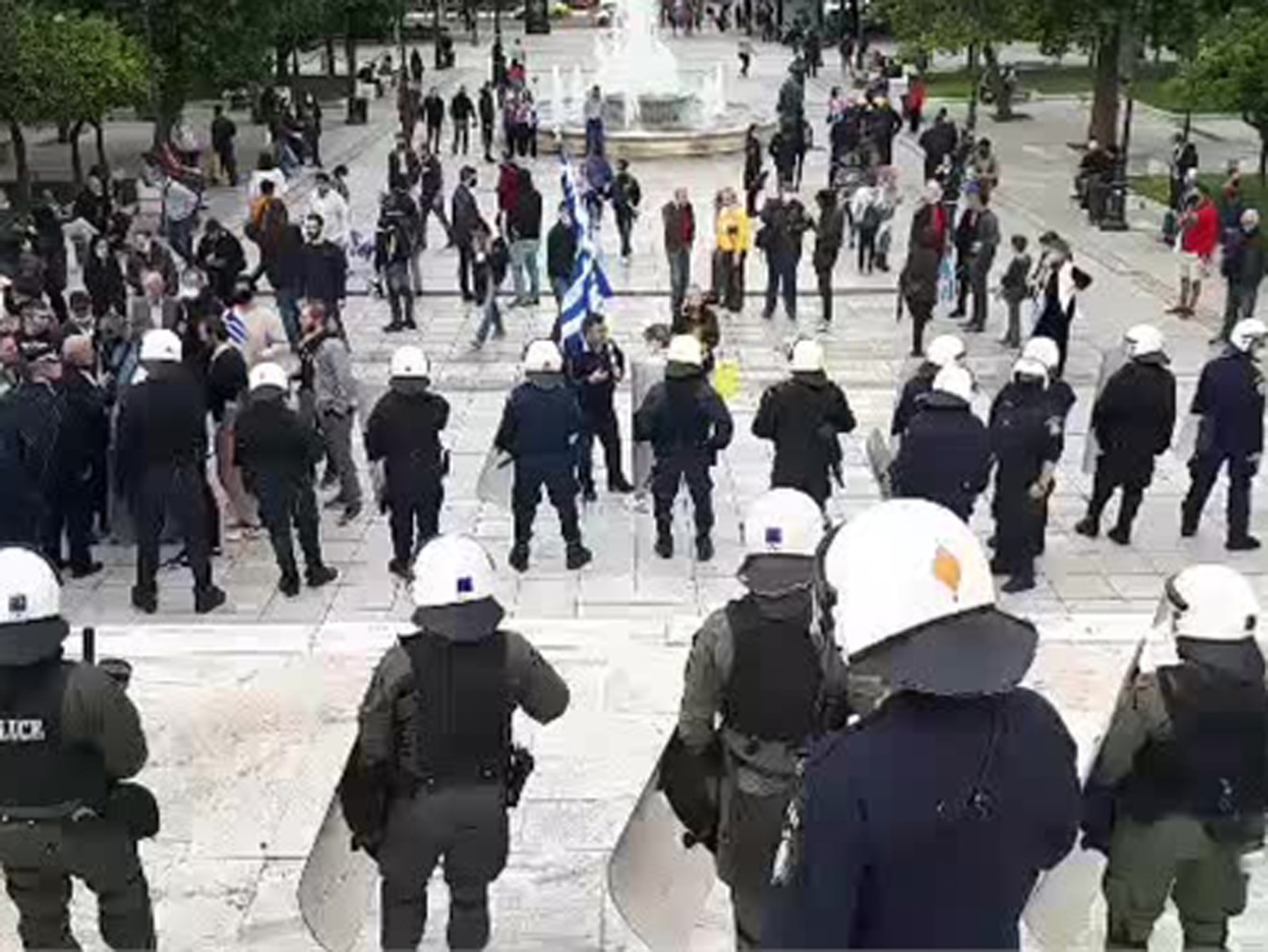 28η Οκτωβρίου 2020: Ένταση στο Σύνταγμα – Ήθελαν να κάνουν παρέλαση παρά την απαγόρευση