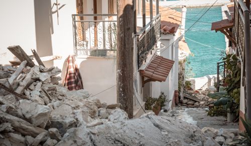 Σεισμός Σάμος: Δεύτερη νύχτα αγωνίας για τους κατοίκους – Πάνω από 200 οι αυτοψίες