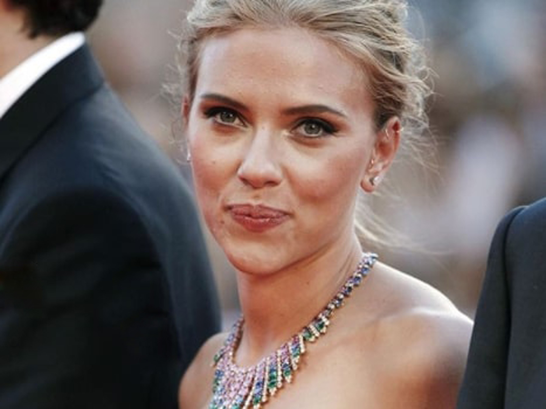 Scarlett Johansson: Η Χολιγουντιανή σταρ παντρεύτηκε κρυφά τον Colin Jost