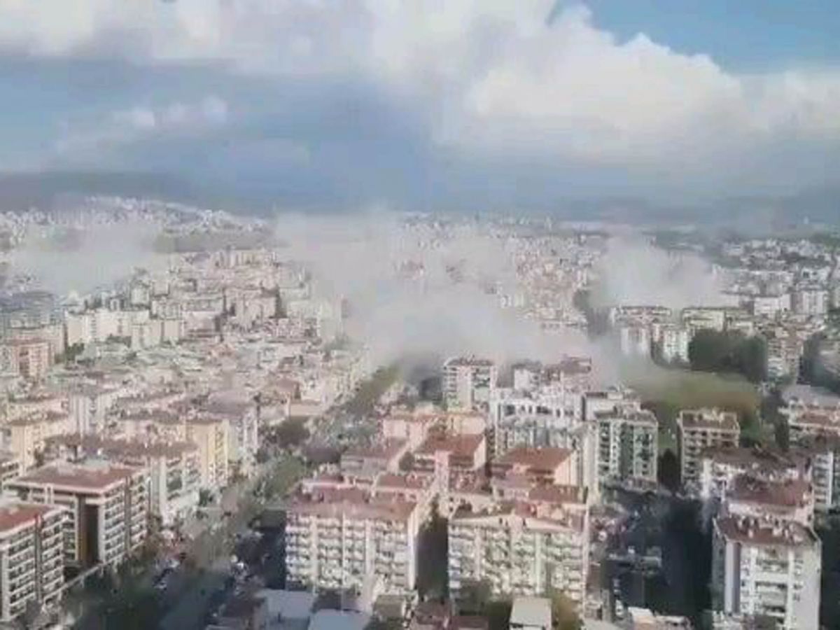 Σεισμός Σμύρνη: Μεγάλες οι ζημιές – Κατέρρευσαν κτίρια, φοβούνται για νεκρούς