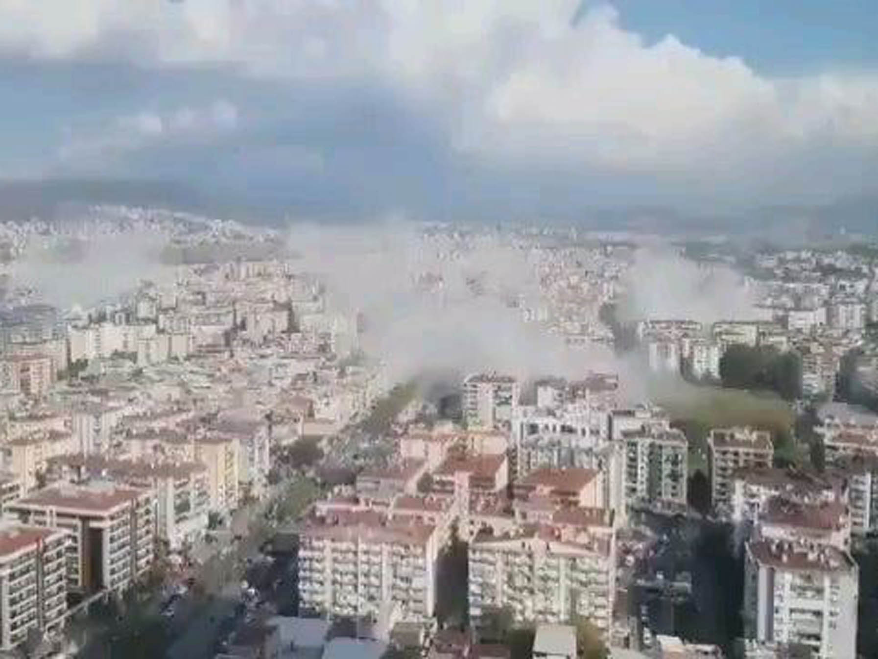 Σεισμός Σμύρνη: Μεγάλες οι ζημιές – Κατέρρευσαν κτίρια, φοβούνται για νεκρούς